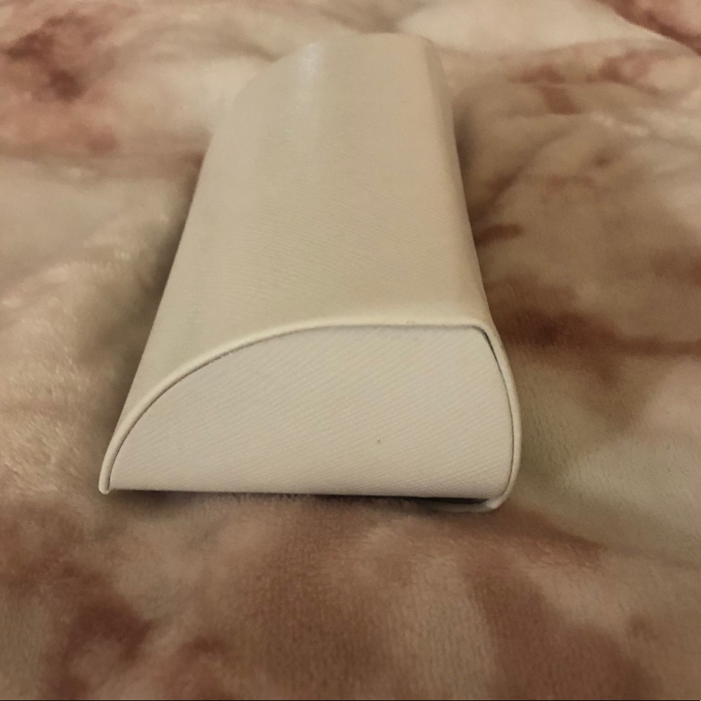 Michael Kors Glasses Case - Picture 5 of 6